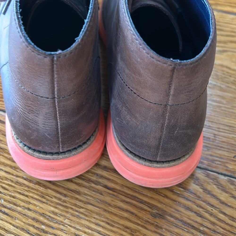 Cole Haan Lunargrand style chukka boots. Men’s Size 8.5. Great used condition.